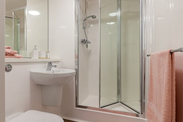 Standard En Suite - Image 6